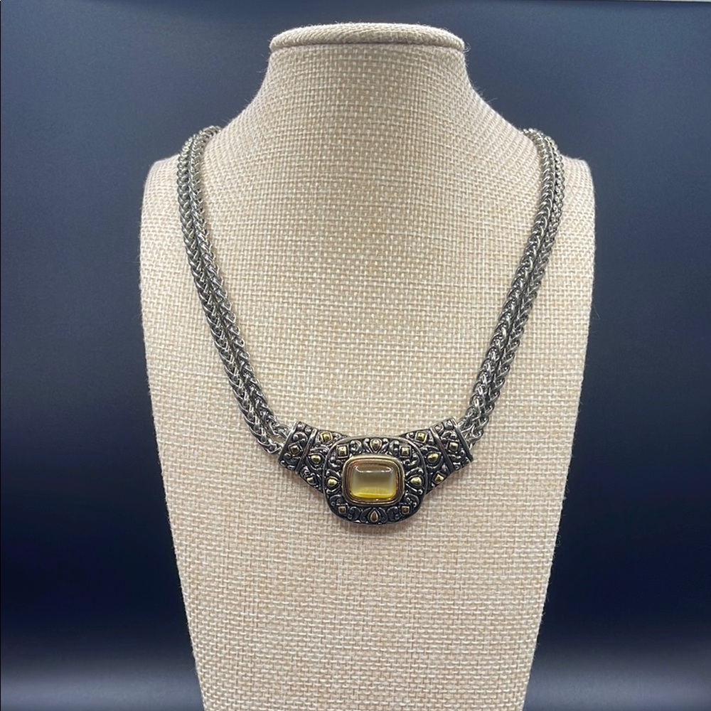 VINTAGE
Double strand gold and silver tone necklace